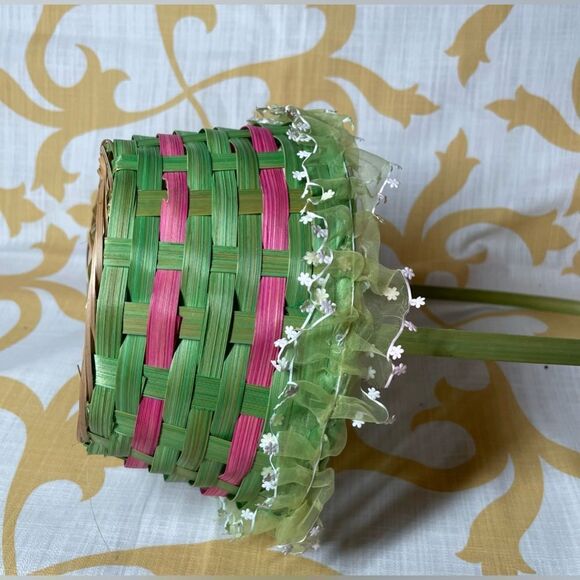 🔥❤️🔥 2 NEW! Round Weaved Easter Basket with Organza Trim BONUS Moss Terrarium - Picture 9 of 12